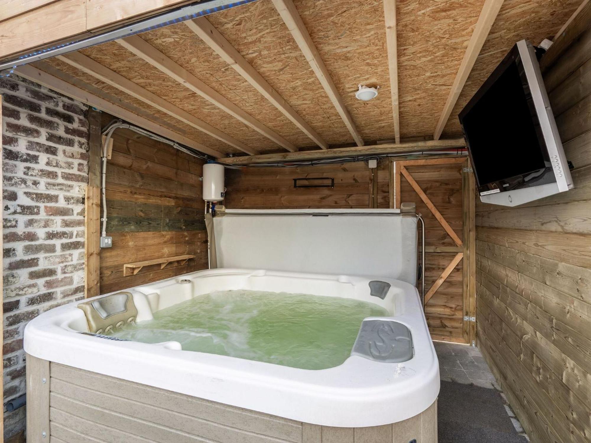 Tasteful Holiday Home In Loppem With Jacuzzi エクステリア 写真